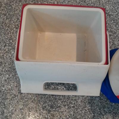 Perfect setup for a day on the river! Cooler, Bag, and a hat!