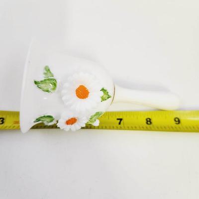 BEAUTIFUL CERAMIC DAISY WHITE BELL