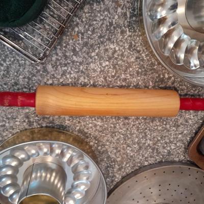 Let's bake! Cooling racks, cookie sheets, cake pans, Bundt, wooden rolling pin and more