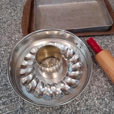 Let's bake! Cooling racks, cookie sheets, cake pans, Bundt, wooden rolling pin and more