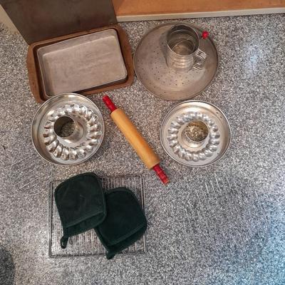 Let's bake! Cooling racks, cookie sheets, cake pans, Bundt, wooden rolling pin and more
