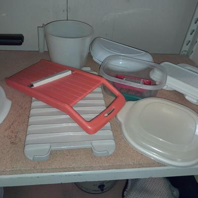 Plastic Kitchenware, microwave bacon plate, lidded food storage, grater, Jello mold, and more