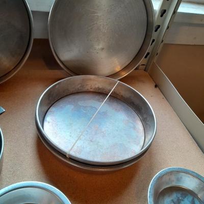 Cake pans, tower cake, Wilton Cake decorating Pampered Chef Decorator bottle set and more