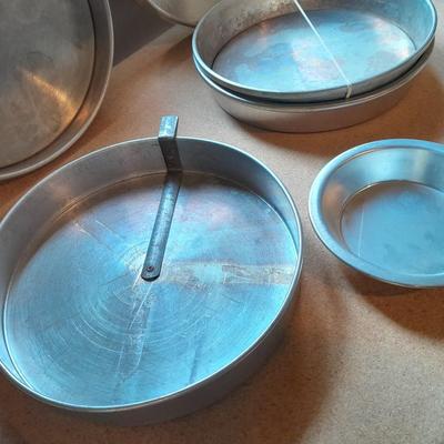 Cake pans, tower cake, Wilton Cake decorating Pampered Chef Decorator bottle set and more