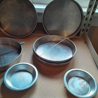 Cake pans, tower cake, Wilton Cake decorating Pampered Chef Decorator bottle set and more