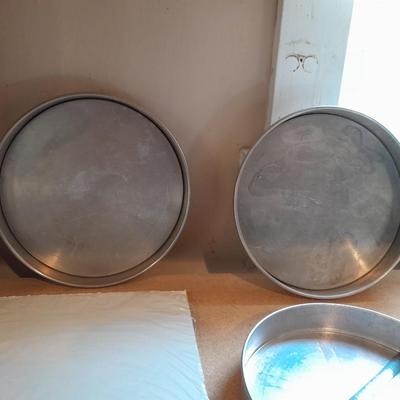 Cake pans, tower cake, Wilton Cake decorating Pampered Chef Decorator bottle set and more