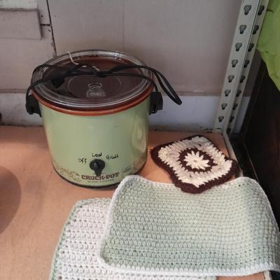 Vintage Green Rival electric crock pot Model 3100/2 with crocheted hot pads
