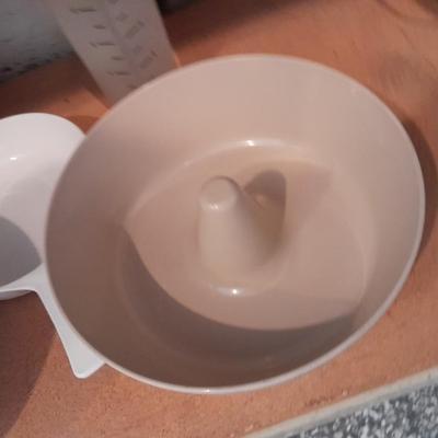 Aluminum Bundt pan, tender cooker, small Corning ware pan, and more.