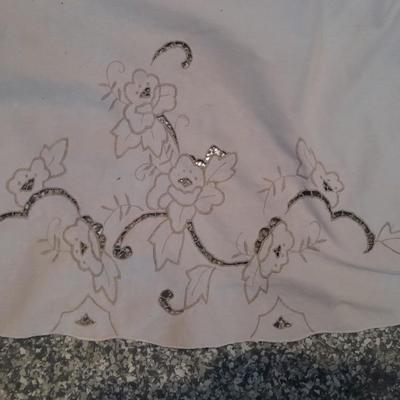 Three vintage aprons, Cacharel napkins, and two table cloths