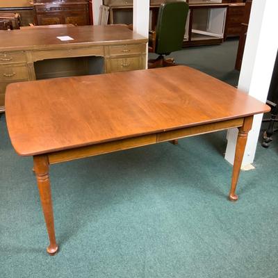 Lot 124 | Dining Room Table with 2 Leaves