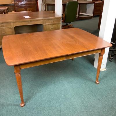 Lot 124 | Dining Room Table with 2 Leaves