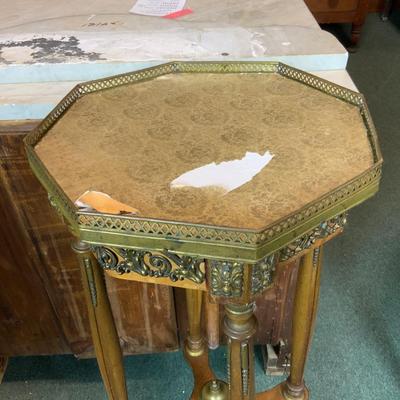Lot 125 | Octagon Plant Stand