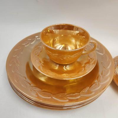 BEAUTIFUL VINTAGE IRIDESCENT PEACH FIRE KING PLATE, SAUCER & CUP SET