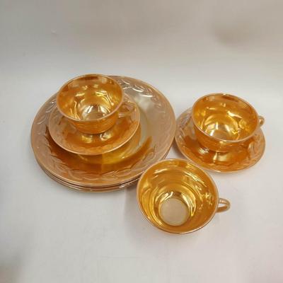 BEAUTIFUL VINTAGE IRIDESCENT PEACH FIRE KING PLATE, SAUCER & CUP SET