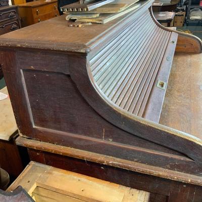 Lot 131 | Large Roll-Top Desk