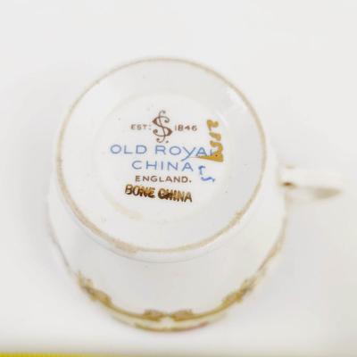 BEAUTIFUL ROYAL BONE CHINA TEA CUP