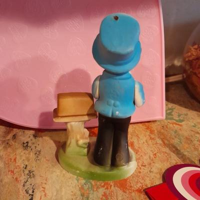 Easter and Valentines Day Decorations Mugs, Baskets, and more