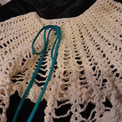 Vintage hand knitted collars and doily and a pair of white gloves