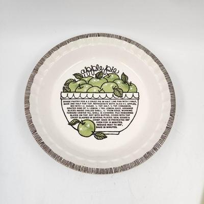 VINTAGE APPLE PIE DEEP DISH PIE DISHWARE