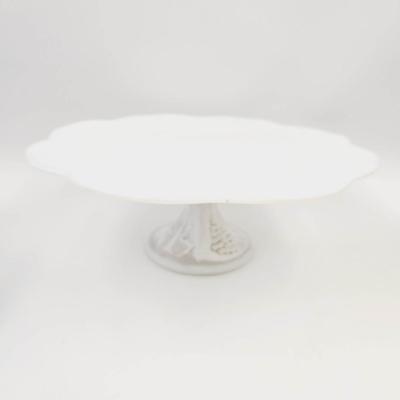 BEAUTIFUL VINTAGE MILK GLASS CAKE STAND