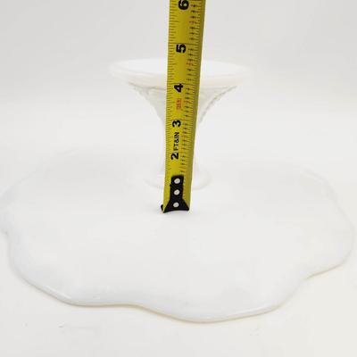BEAUTIFUL VINTAGE MILK GLASS CAKE STAND