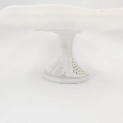 BEAUTIFUL VINTAGE MILK GLASS CAKE STAND