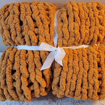 FAMRSTDEO Chunky Knit Throw Blanket Handmade Knit with Jumbo Chenille Yarn Decorative Couch Bed Sofa 4.4lb 50 x 60 inch (Burnt Orange)