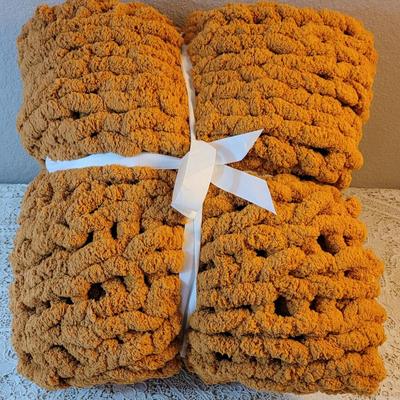 FAMRSTDEO Chunky Knit Throw Blanket Handmade Knit with Jumbo Chenille Yarn Decorative Couch Bed Sofa 4.4lb 50 x 60 inch (Burnt Orange)