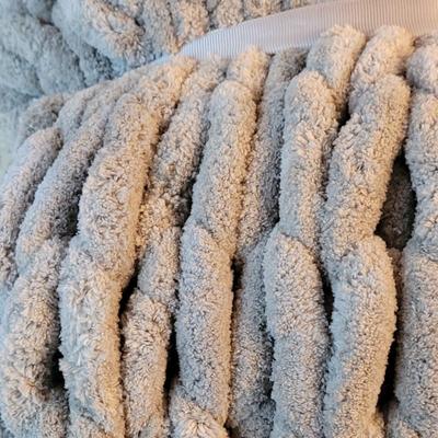 Maetoow Chenille Chunky Knit Blanket Throw ï¼ˆ50Ã—60 Inchï¼‰, Handmade Warm & Cozy Blanket Couch, Bed, Home Decor, Soft Breathable Fleece...