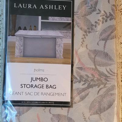 Lot : NEW Laura Ashley Jumbo Storage Bag