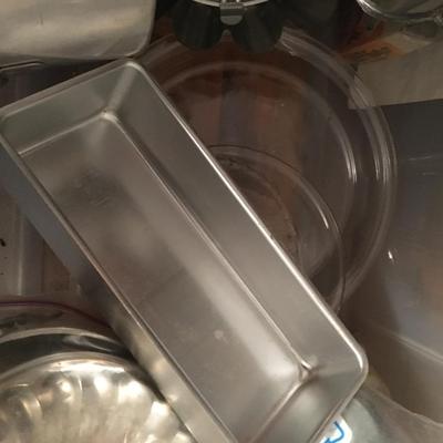 Large Bakeware Collection! Molds, cake pans, Angel Food pan, tarts and more!