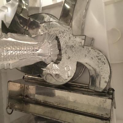 Large Bakeware Collection! Molds, cake pans, Angel Food pan, tarts and more!