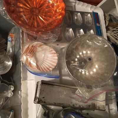 Large Bakeware Collection! Molds, cake pans, Angel Food pan, tarts and more!
