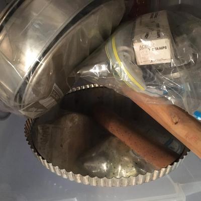 Large Bakeware Collection! Molds, cake pans, Angel Food pan, tarts and more!