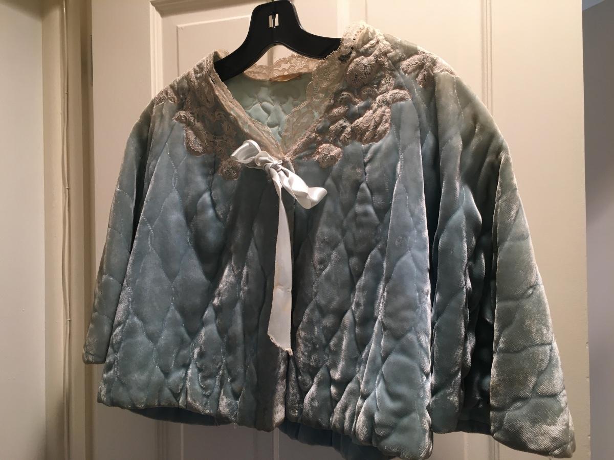Vintage quilted velvet bed jacket | EstateSales.org