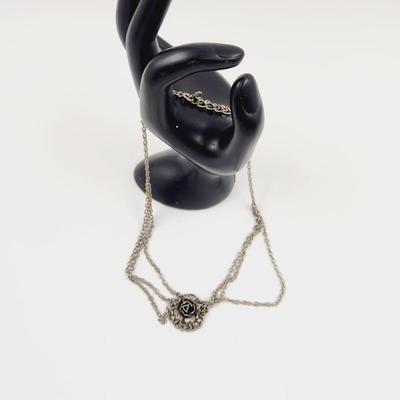 FANTASTIC SILVER TONED ROSE LAYERED NECKLACE