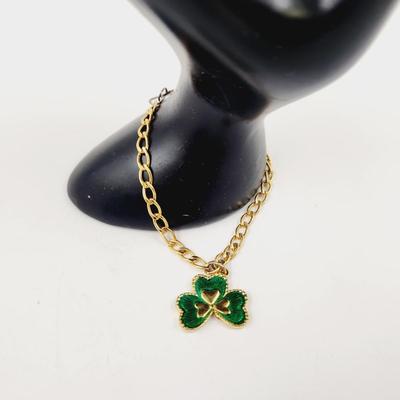 CUTE GOLD TONED CLOVER CHAIN BRACELET