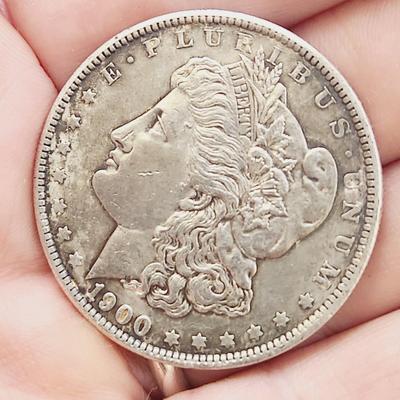 1900 SILVER MORGAN DOLLAR