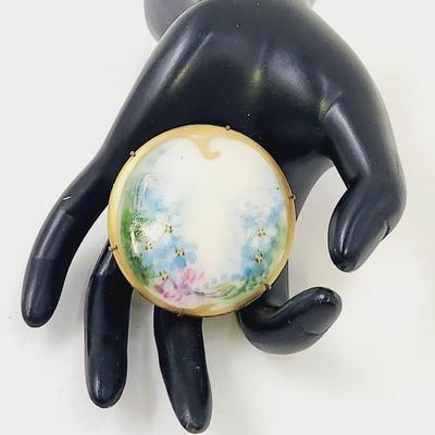 ANTIQUE HAND PAINTED FLOWERS PORCELAIN GOLD TRIM PAINTED PIN