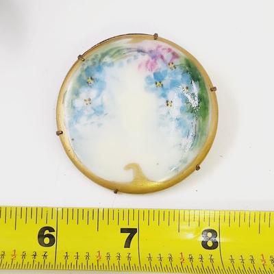 ANTIQUE HAND PAINTED FLOWERS PORCELAIN GOLD TRIM PAINTED PIN