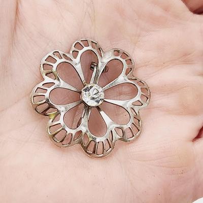 STUNNING VINTAGE SILVER TONED FLOWER PIN