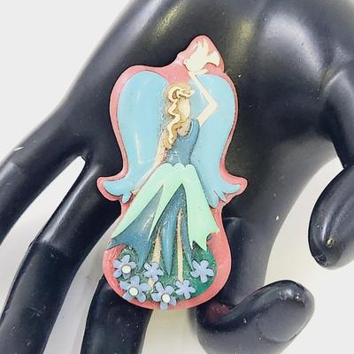 VINTAGE LUCINDA HAND CRAFTED WOMAN N FLOWER PIN