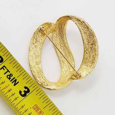 BEAUTIFUL VINTAGE SWIRL RHINESTONE GOLD TONED BROOCH