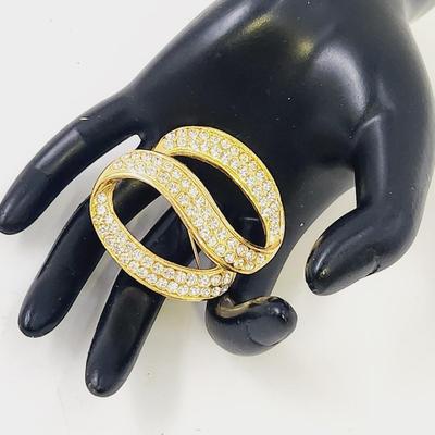 BEAUTIFUL VINTAGE SWIRL RHINESTONE GOLD TONED BROOCH