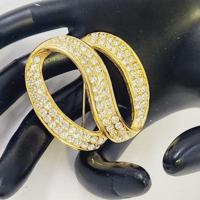 BEAUTIFUL VINTAGE SWIRL RHINESTONE GOLD TONED BROOCH