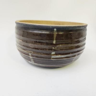 BEAUTIFUL SIGNED GLAZED DESIGNED POTTERY BOWL