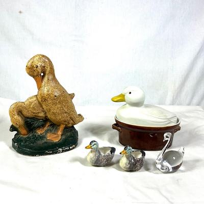 1387 Vintage 1940 John Wright Hubley Mold Duck Doorstop and Hall Carbone Covered Duck Dish Lot