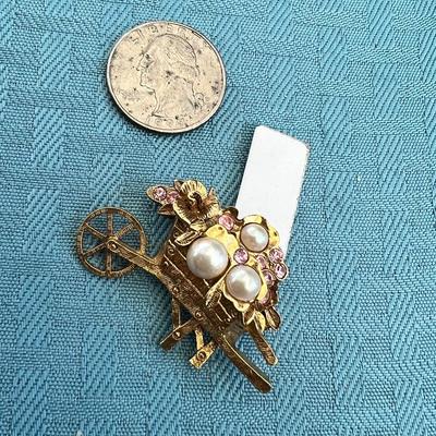 Vintage Gold Tone Brooch/Pin