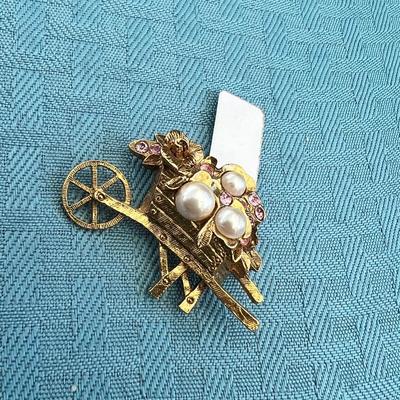 Vintage Gold Tone Brooch/Pin