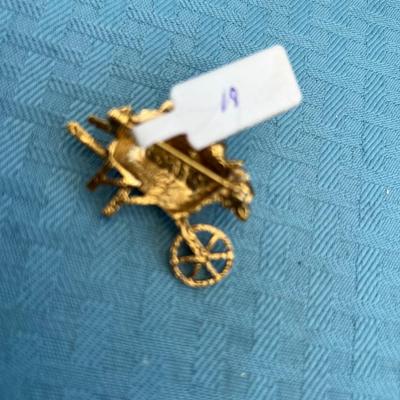 Vintage Gold Tone Brooch/Pin